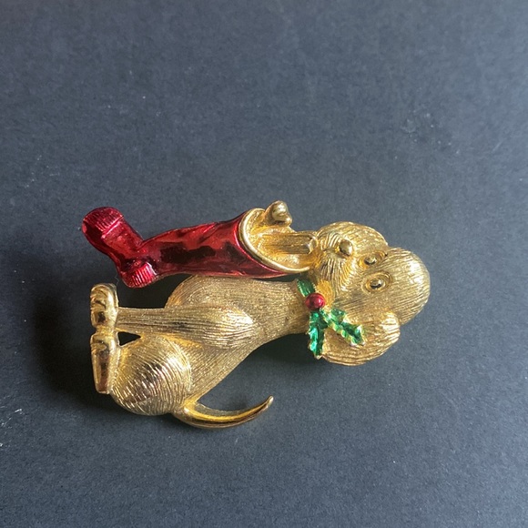 Cute goldtone Christmas pin - Picture 2 of 5